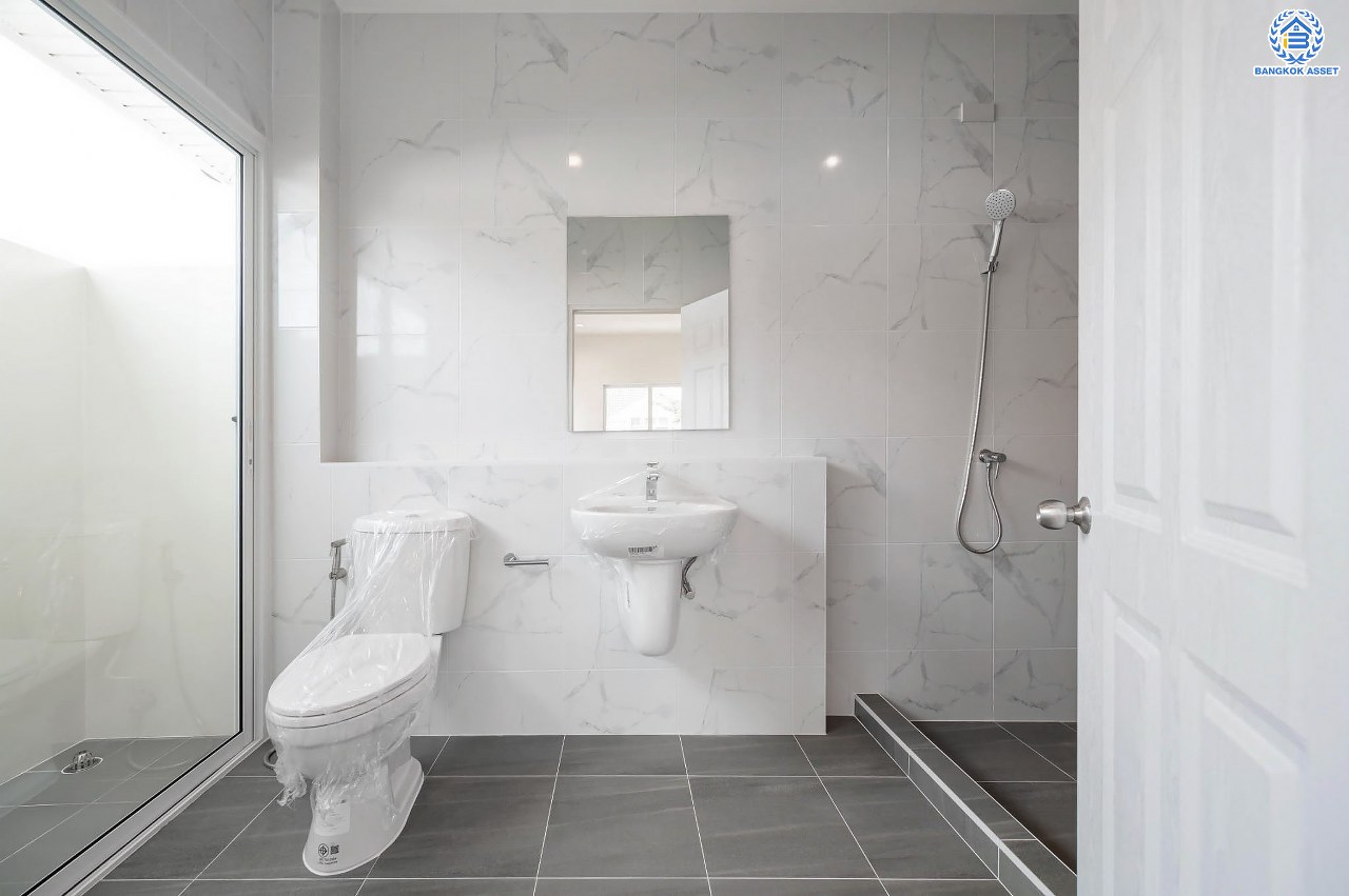 บ้านมือสองตกแต่งใหม่ โครงการ เพอร์เฟคเพลส1 ราชพฤกษ์ คุณภาพแบรนด์ Property Perfect เนื้อที่ 63.7 ตร.ว. พื้นที่ใช้สอย 122 ตร.ม. ตอบโจทย์ทุกการอยู่อาศัย ฟังก์ชัน 3 ห้องนอน 3 ห้องน้ำ 2 ที่จอดรถ บนทำเลติดถนนราชพฤกษ์ ใกล้วงเวียนพระราม5 รถไฟฟ้าสายสีม่วง "สถานีบางรักน้อยท่าอิฐ" และจุดขึ้นทางด่วน "กาญจนาภิเษก"